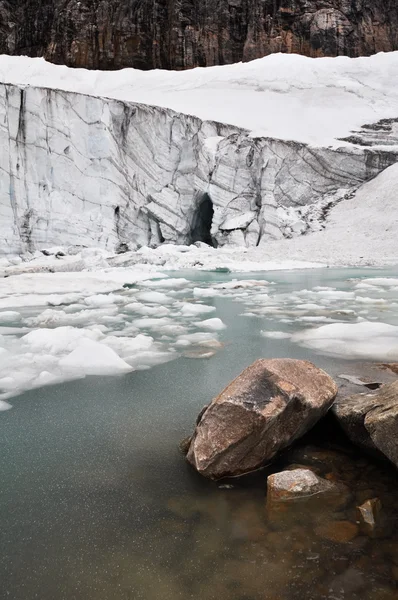 Lodowiec mount edith cavell, park narodowy jasper (Kanada) — Zdjęcie stockowe