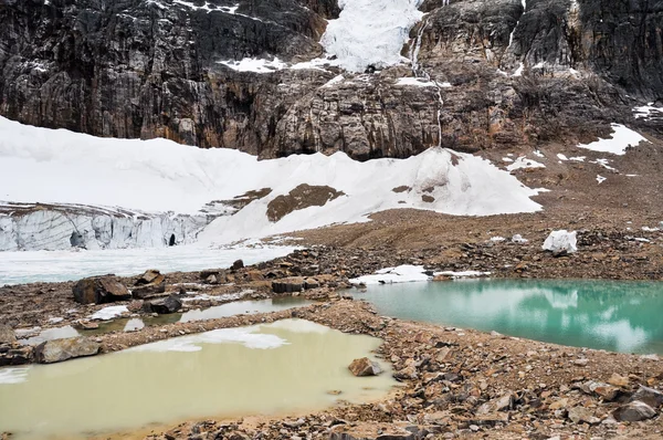 Λίμνη και παγετώνα, mount edith cavell, ίασπις np (Καναδάς) — Φωτογραφία Αρχείου