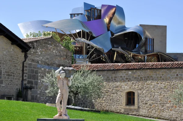 Moderna vingården marques de riscal den 26 maj 2013 i elciego, Baskien, Spanien — Stockfoto