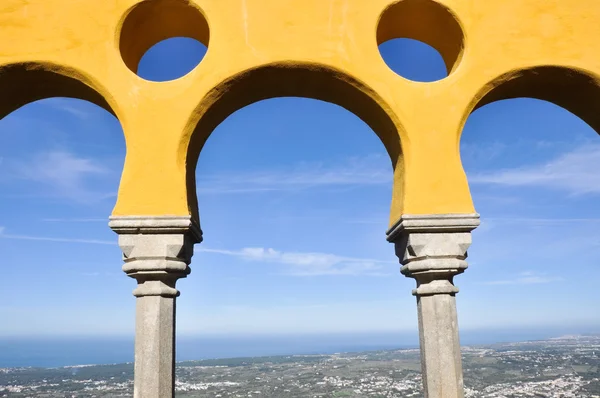 Łuki stylu arabskim pałacu pena, sintra, Portugalia — Zdjęcie stockowe