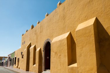 Sömürge mimarisi (Meksika Campeche'deki/daki oteller)