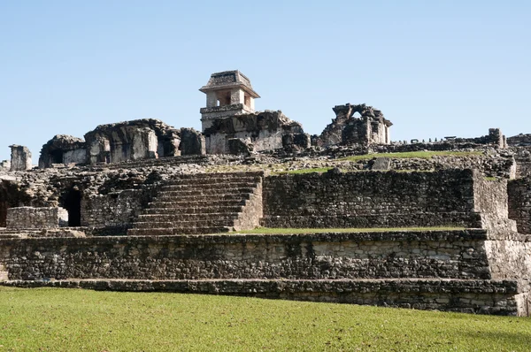 宫，古代玛雅城市的帕伦克 (墨西哥) — 图库照片