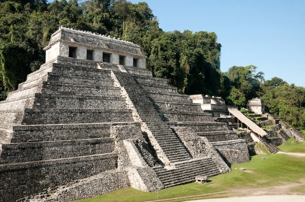 Templo das Inscrições, antiga cidade maia de Palenque (México) ) — Fotografia de Stock