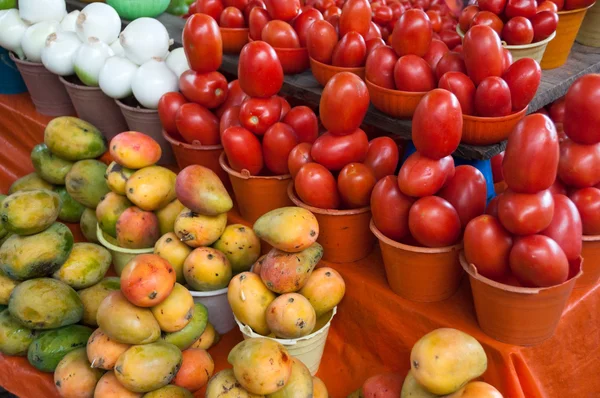 Frutas en venta en un mercado, Chiapas (México) ) — Foto de Stock