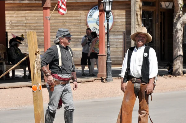 Nachstellung des Amoklaufs vom 18. April 2011 auf einem Grabstein in Arizona. — Stockfoto