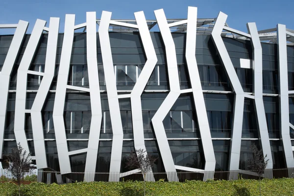 De moderne "edificio vitale" gebouw op 27 april 2014 in vitoria, Baskenland, Spanje. ingehuldigd in 2007, — Stockfoto