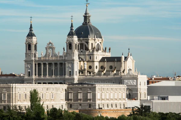 Almudena Kathedraal, madrid (Spanje) — Stockfoto