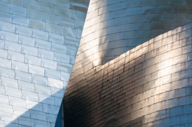 Titanyum cephe üzerinde 12 Haziran 2013 guggenheim Müzesi bilbao, İspanya. Modern Sanat Müzesi, frank gehry tarafından tasarlanmıştır.
