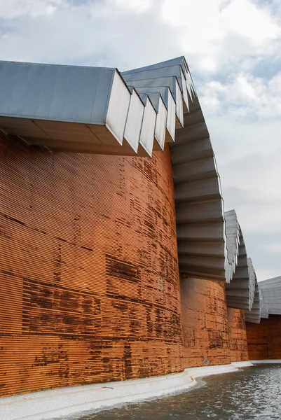 The modern winery of Ysios on April 21, 2011 in Laguardia, Basque Country, Spain. — Stock Photo, Image