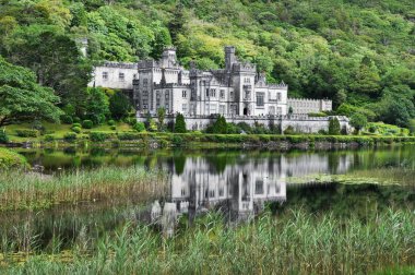 Kylemore abbey dağlarda connemara, İrlanda
