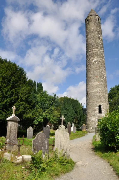 Round tower and cemetery in Glendalough, Ireland — Stock Photo, Image