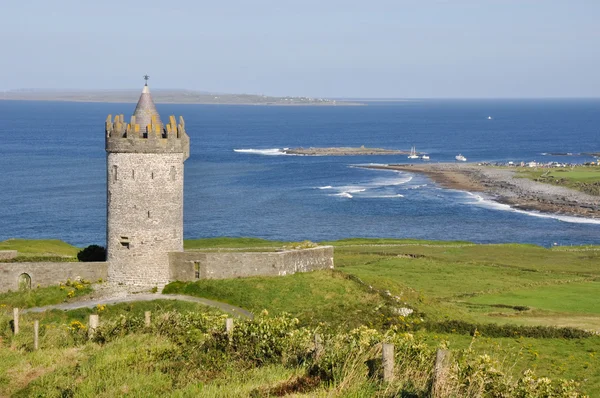 Doonagore zamek, co clare, Irlandia — Zdjęcie stockowe