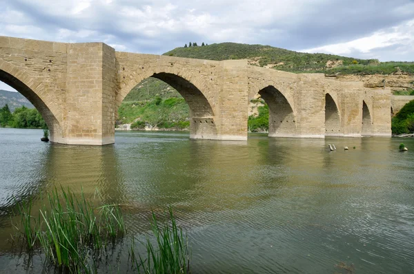 Bro över floden ebro, haro, la rioja (Spanien) — Stockfoto