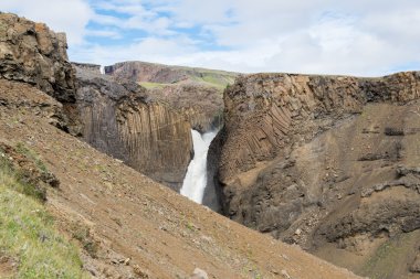 litlanesfoss Şelalesi ve bazaltik kayalar, İzlanda