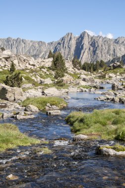 aiguestortes ve sant maurici Milli Parkı, pyrenees derede