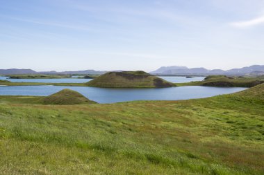 Sözde kraterler, lake Myvatn, İzlanda çevreleyen Skutustadir