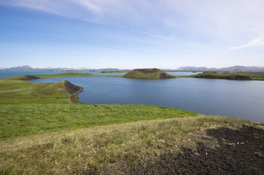 Sözde kraterler, lake Myvatn, İzlanda çevreleyen Skutustadir
