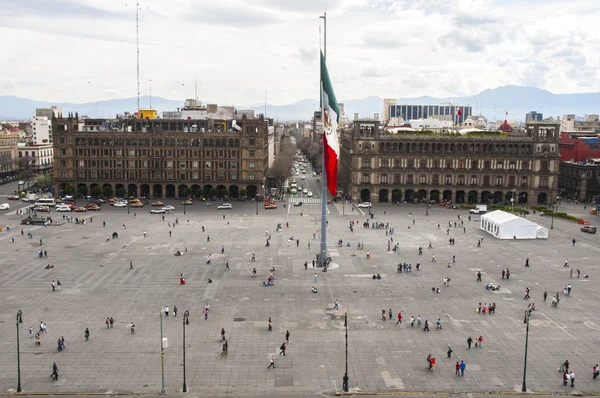 Ústava náměstí pohled od Metropolitní katedrály, mexico city — Stock fotografie