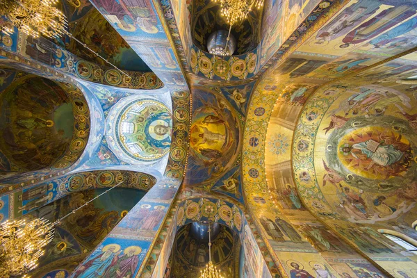 Iglesia del Salvador sobre la Sangre derramada en San Petersburgo (Rusia ) — Foto de Stock
