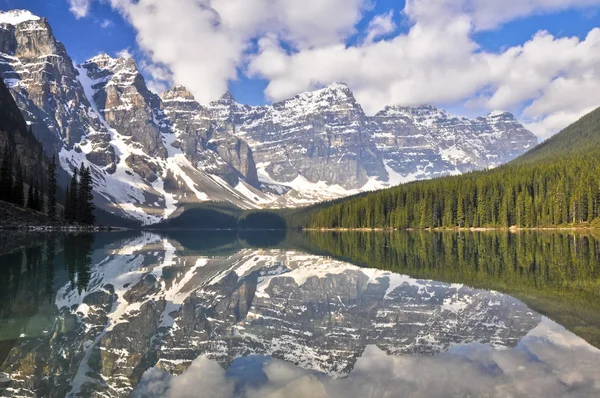 Moraine Lake, Skalnaté hory, Kanada — Stock fotografie