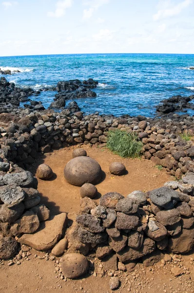 Pedra redonda magnética em Te Pito Kura, Ilha de Páscoa (Chile ) — Fotografia de Stock