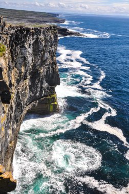 kayalıklarla Inishmore, İrlanda aran Islands