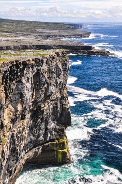 kayalıklarla Inishmore, İrlanda aran Islands