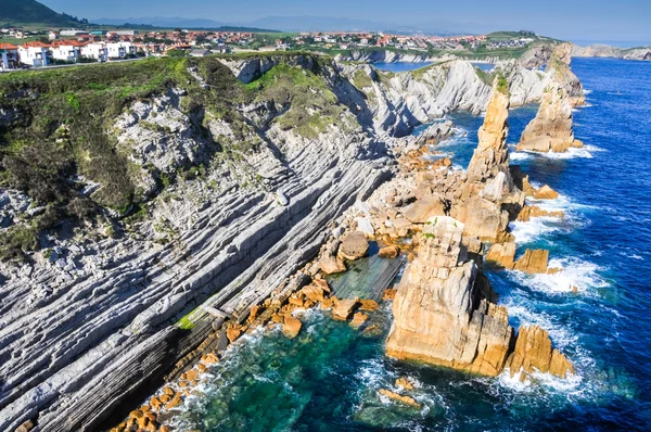 Trasig kusten (costa quebrada) vid liencres, Spanien — Stockfoto