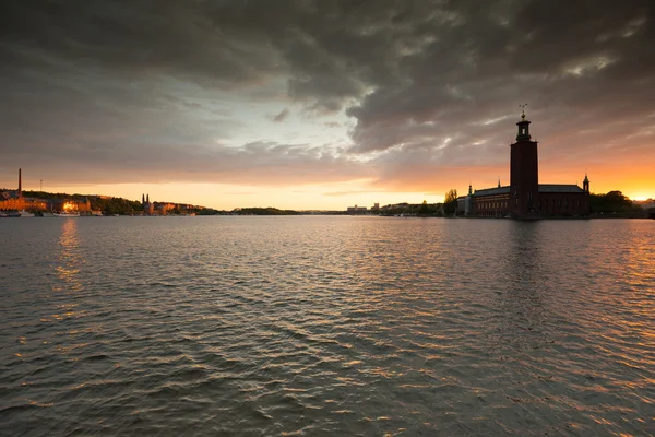 Tramonto con il Municipio di Stoccolma sullo sfondo — Foto Stock