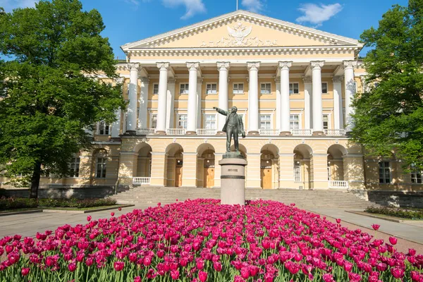 Facade of Smolny institute, Saint Petersburg, Russia — Stock Photo, Image