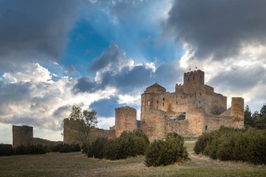 İspanya 'nın Huesca bölgesindeki Loarre kalesi.