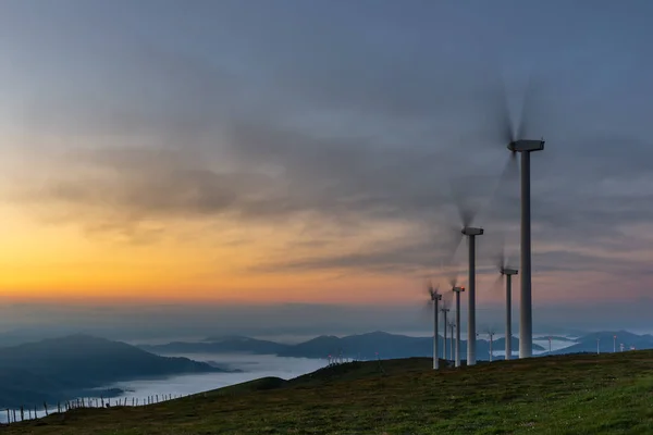 Windkraftanlagen Park Bei Sonnenaufgang Oiz Berg Baskenland Spanien — Stockfoto