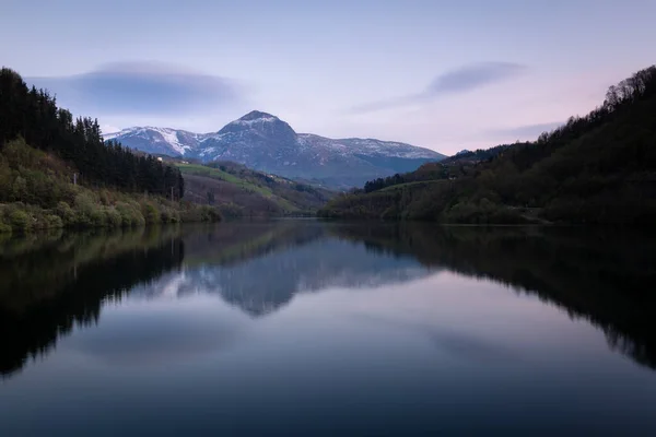 Réservoir Ibiur Avec Montagne Txindoki Comme Toile Fond Pays Basque — Photo