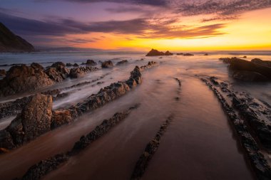 Gün batımında Barrika Plajı, Bask Ülkesi, İspanya