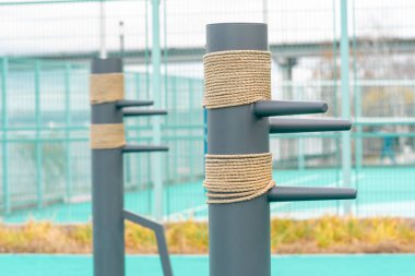 Geleneksel kuklalar dövüş sanatları eğitim sahasında