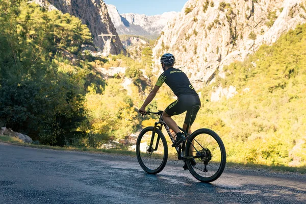 Kemer Turkey November 2021 Male Cyclist Rides Mountain Road — Stock Photo, Image