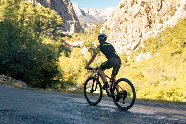 Kemer Turkey November 2021 Male Cyclist Rides Mountain Road — Stock Photo, Image