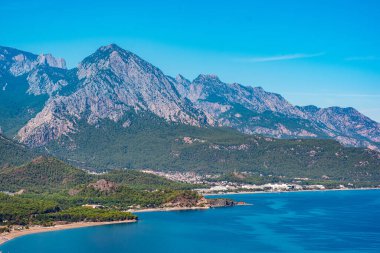 Türkiye 'nin Kemer kenti yakınlarındaki güzel Akdeniz manzarası