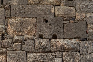arka plan - çeşitli boyutlarda ve şekillerde büyük bloklardan yapılmış antik taş duvar