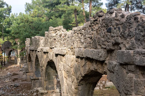Ruinas Del Antiguo Acueducto Romano Entre Bosque Antigua Ciudad Phaselis — Foto de Stock