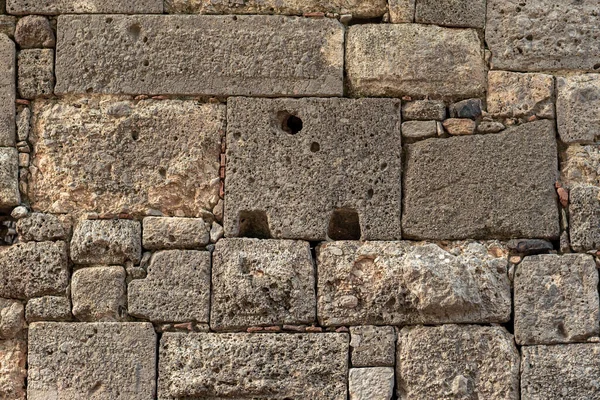 Tło Zabytkowa Kamienna Ściana Wykonana Ogromnych Bloków Różnych Rozmiarach Kształtach — Zdjęcie stockowe