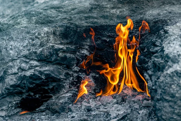 Folyamatosan Égő Tűz Törökországi Chimaera Hegyen Yanartas Keletkező Földgázkibocsátás Helyén Stock Kép