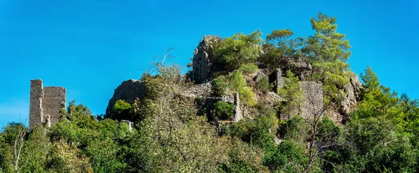 Zříceniny Starožitných Hradeb Zalesněných Svazích Starobylém Městě Olympos Turecko — Stock fotografie