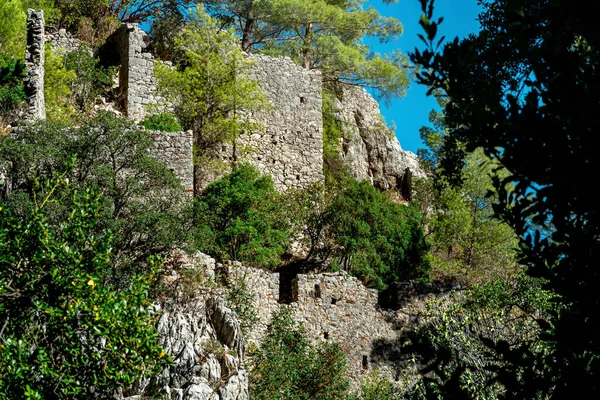Ruinas Antiguas Murallas Fortaleza Laderas Boscosas Montaña Antigua Ciudad Olympos — Foto de Stock