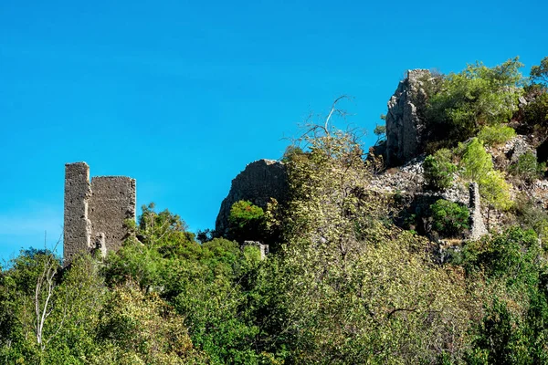Ruinas Antiguas Murallas Fortaleza Laderas Boscosas Montaña Antigua Ciudad Olympos — Foto de Stock