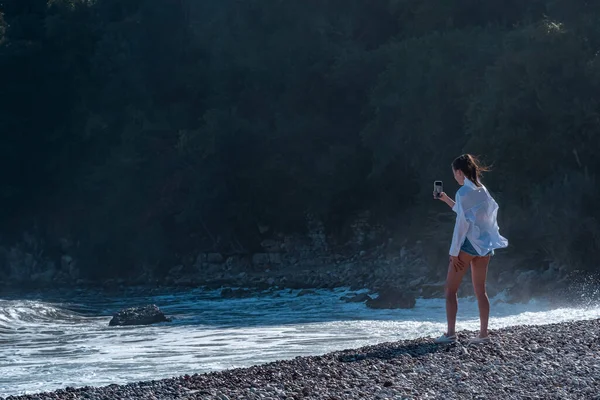 Woman Tourist Filming Stormy Surf Windy Day Water Dust — Stockfoto