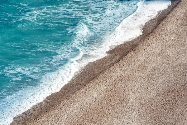 Εναέρια Θέα Στη Θάλασσα Αμμώδη Παραλία Μια Ηλιόλουστη Μέρα — Φωτογραφία Αρχείου