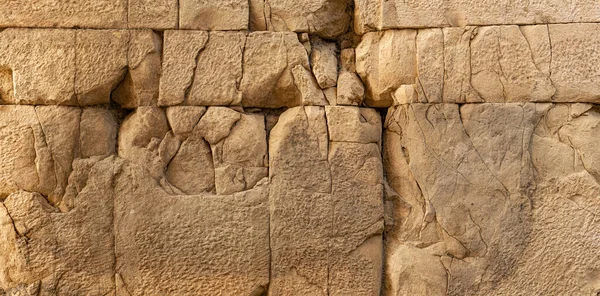 Textura Una Antigua Pared Hecha Enormes Bloques Piedra Agrietados Desde —  Fotos de Stock