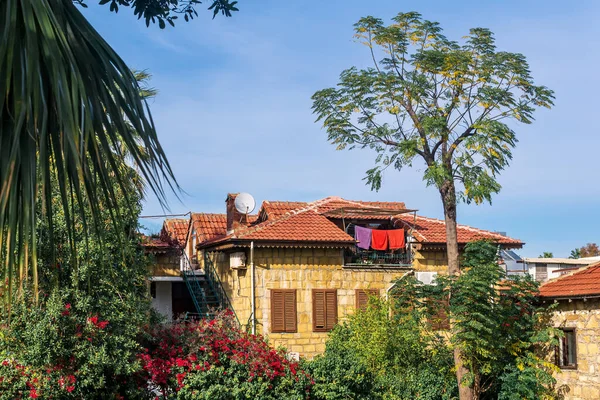 Akdeniz Tarzı Eski Bir Kır Evinde Bahçenin Içinde Misafir Evi — Stok fotoğraf