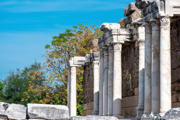Ruïnes Van Het Oude Romeinse Nymphaeum Een Heilige Kunstmatige Grot — Stockfoto
